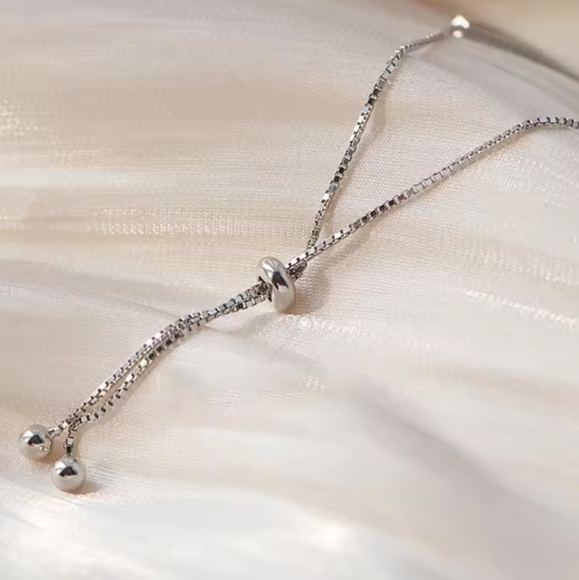 Dainty CZ Bow bracelet adjustable 14 K white gold plated - Picture 4 of 4